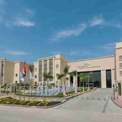 トライアンフ ラグジュアリー ホテル Hotel Exterior