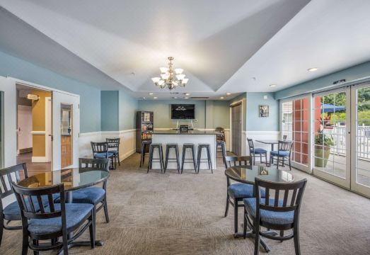 MainStay Suites의 야외 수영장 이미지