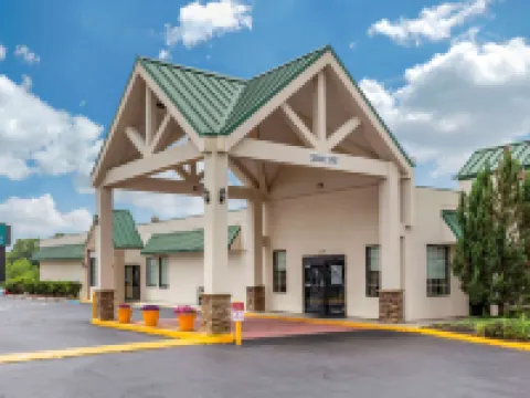 Quality Inn & Suites Hanes Mall Hotels in Forsyth County