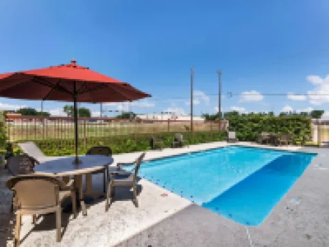 ควอลิตี้ อินน์ ซีดาร์ พาร์ค - ออสติน นอร์ธเวสต์ โรงแรมในCedar Park