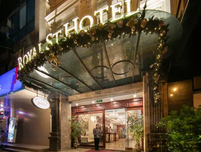 Royal St Hanoi Hotel Các khách sạn gần Trường Đại học Thủ đô Hà Nội