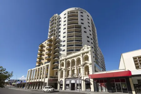 Adina Apartment Hotel Perth Barrack Plaza Отели рядом с достопримечательностью «Кафедральный собор Сейнт Мэри»