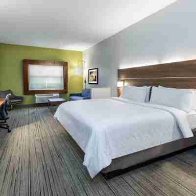 Holiday Inn Express & Suites Junction Rooms