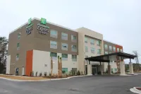 Holiday Inn Express & Suites Latta