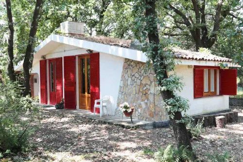 Chalet in the Woods Nestled in the Oak Forest in Monterosso Etneo - 3-Sterne