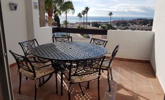 Modern 2 Bed ,2 Bathroom Refurbished Apartment , Outstanding Sea and Golf Views