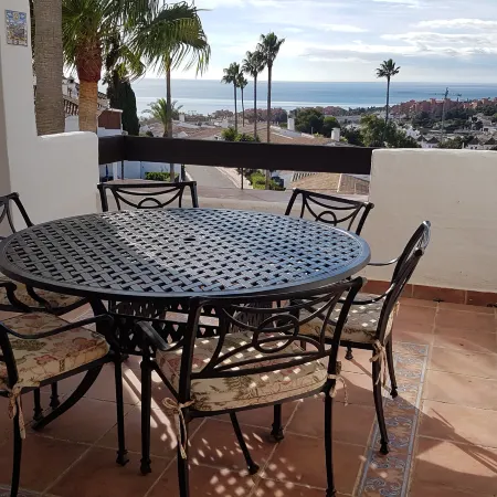 Modern 2 Bed ,2 Bathroom Refurbished Apartment , Outstanding Sea and Golf Views