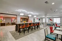 Hampton Inn & Suites Parkersburg Downtown Các khách sạn ở Parkersburg