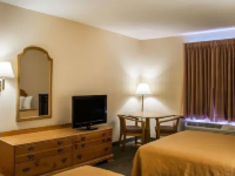 Quality Inn & Suites Bellville - Mansfield Hotels in Bellville