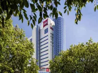 Ibis Paris Porte de Montreuil Hotels near Plus Values
