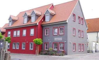 Hotel Weisses Lamm - Housity
