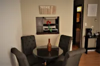 Urbana the Charming Well-Lit Two Bedrooms Apartment