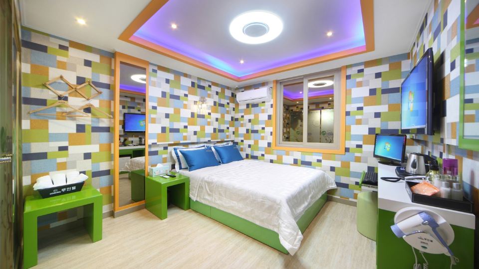 Jinju Comma Self Check-in Motel