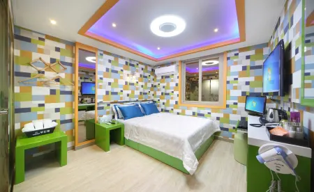 Jinju Comma Self Check-in Motel Отели в г. Чинджу