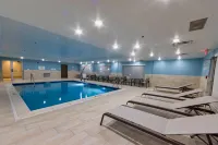 Holiday Inn Express & Suites HARRISONBURG – UNIVERSITY AREA by IHG - Pools