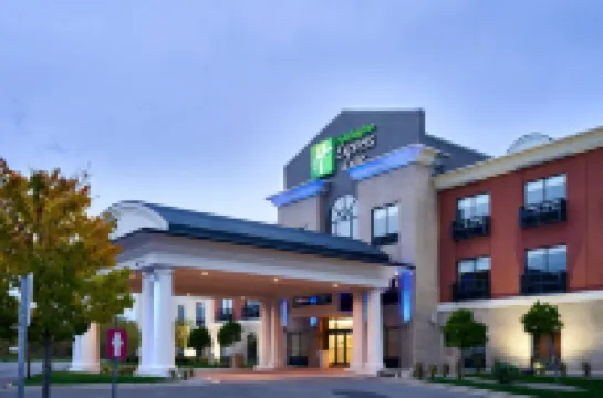 Holiday Inn Express & Suites DIEPPE AIRPORT by IHG Hotel a 