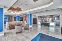 Holiday Inn Express & Suites Clearwater/US 19 N