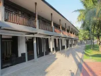 Grand Tirta Hotel Hotels in Babakan