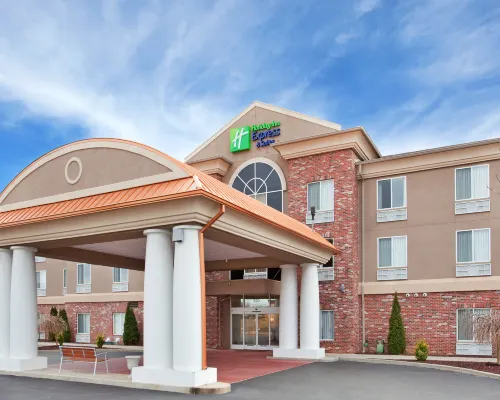 Holiday Inn Express & Suites Farmington by IHG Hotels in St. Francois Township