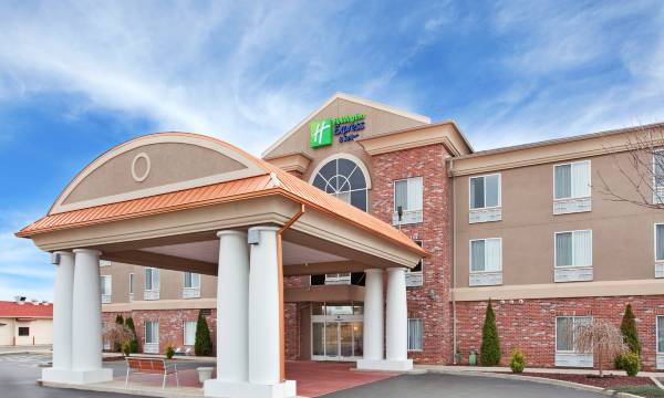 Holiday Inn Express & Suites Farmington by IHG