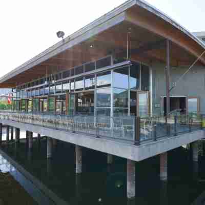 Penticton Lakeside Resort Hotel Exterior