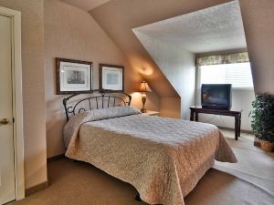 Unit 302 2 Bd/ 2 BA Condo