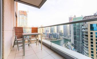 Stunning 2 Bed Balcony Marina View Dubai