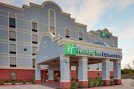 Holiday Inn Express & Suites Greenwood by IHG