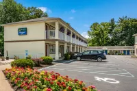 Quality Inn Poughkeepsie - Parking