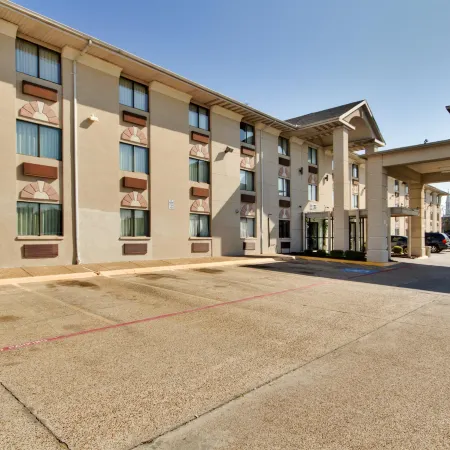 Motel 6 Dallas, TX - Fair Park Отели рядом с достопримечательностью «Парк Уайт Рок Лейк»