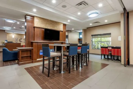 Comfort Inn & Suites Pittsburgh South Отели рядом с достопримечательностью «Фуникулёр Дюкен»