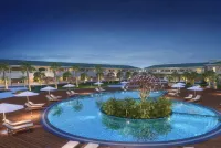 Hawthorn Suites by Wyndham Dwarka - piscina