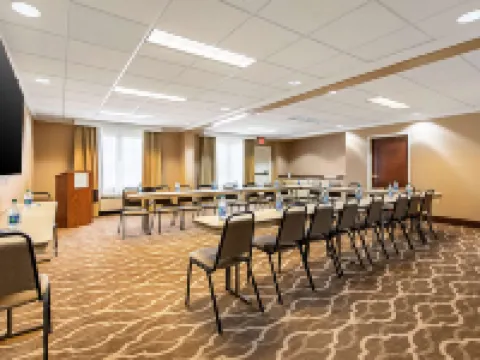 Comfort Inn & Suites Pine Bluff Hotels in Pine Bluff