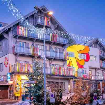 PopAlp Hotel Exterior