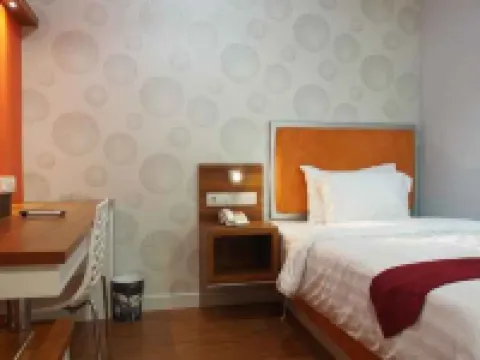 Hotel Bed and Breakfast Surabaya Hotels in Wonocolo