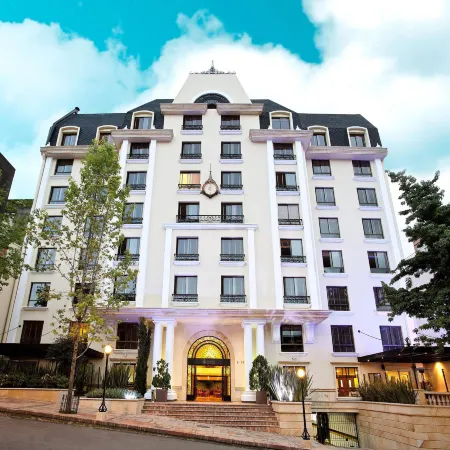 Hotel Estelar Suites Jones Отели рядом с достопримечательностью «Театр «Роял Сентер»»