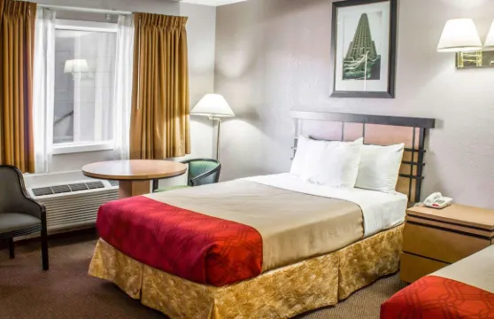 伊克諾旅館及套房-科洛尼中心購物中心