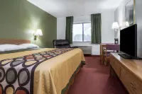 Super 8 by Wyndham Fond du Lac - parking