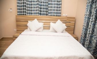 Captivating 1-Bed Apartment in Tema, Com 25