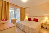 White Rock Castle Suite Hotel & Spa فنادق في Kavarna