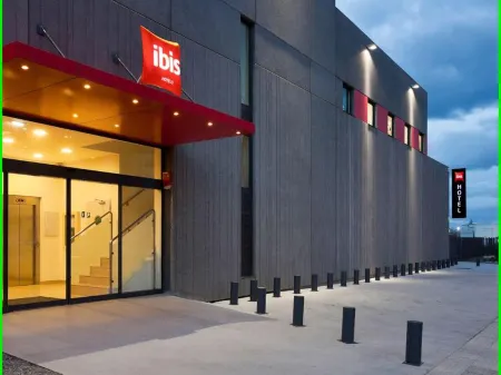 Ibis Oviedo Отели рядом с достопримечательностью «Church of Santa María de la Corte»