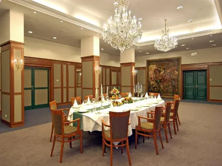 Ensana Thermal Hévíz Отели рядом с достопримечательностью «Термальное озеро Хевиз»