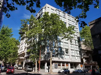 Smart Hotel Montevideo Hôtels à proximité de : Cathédrale métropolitaine de Montevideo