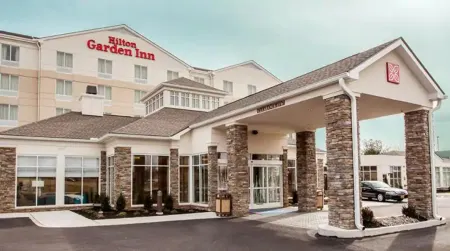 Hilton Garden Inn Columbia Downtown Отели рядом с достопримечательностью «Ривербанкс Зу энд Гарден»