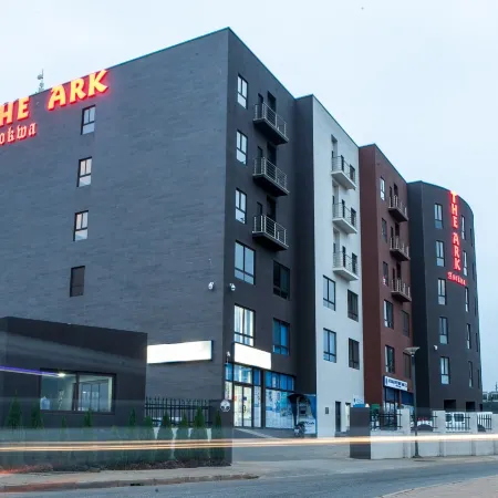Oak Plaza Suites