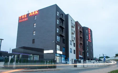 Oak Plaza Suites Отели рядом с достопримечательностью «Парк Ратрей»