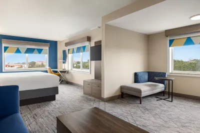 Holiday Inn Express & Suites Fort Pierce West Hotels in Fort Pierce
