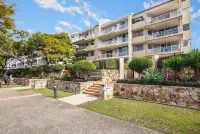Bridgewater Terraces Hotels near Folk-Story