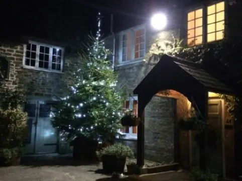 特倫特玫瑰及皇冠旅館