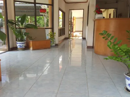 LP Mansion Отели рядом с достопримечательностью «Wat Phra That Choeng Chum Worawihan»